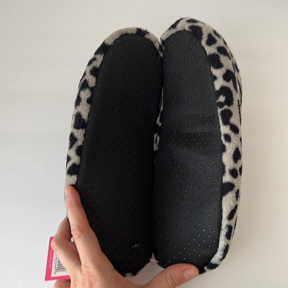 Isaac Mizrahi Gray Black Leopard Print Sherpa Lined Slippers Size M Women’s 7-8 - Picture 2 of 7